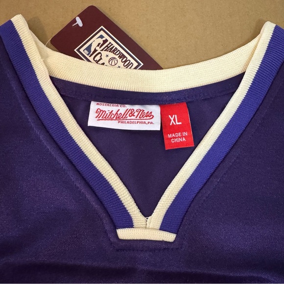 Kobe Bryant Mitchell & Ness
1996-2016 HOF LA Lakers
Purple Jersey Size XL - Picture 6 of 6